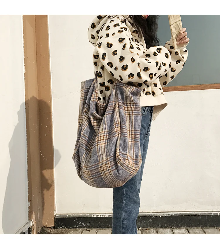 Title 18, Bolsa de ombro xadrez de lã