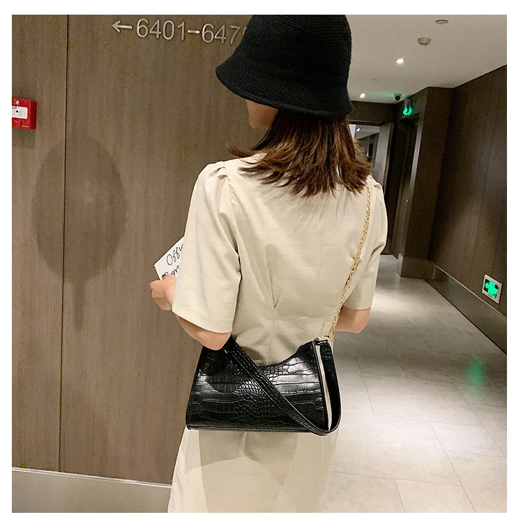 Stijlvolle crossbody tas voor dames. Handig voor dagelijks gebruik, veilig voor je essentials en houdt je handen vrij. Perfect voor winkelen of reizen. — foto 5