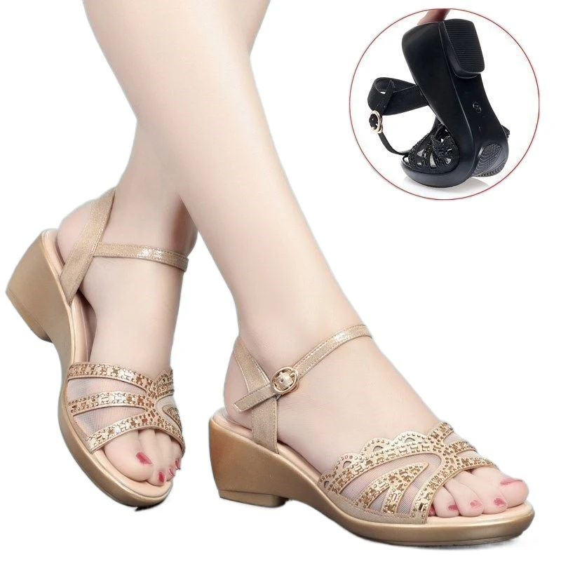 Sandálias femininas de couro macio Verão vazadas malha bico aberto sapatos Conforto e estilo para o clima quente. — foto 1