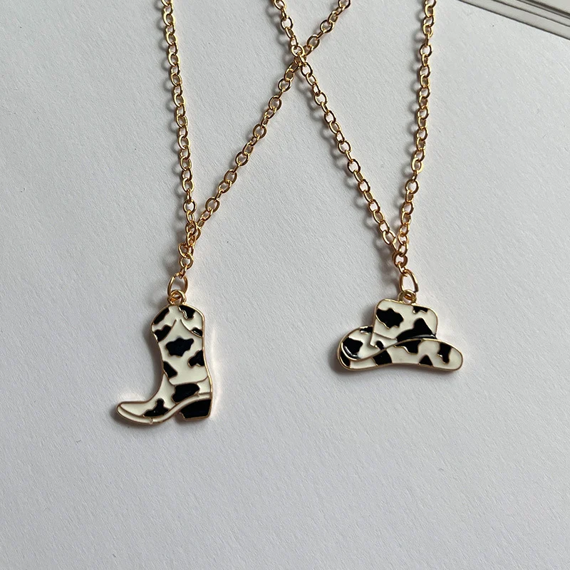 Colar pingente padrão de vacas de óleo com efeito de gotejamento em preto e branco de denim criativo. Um acessório estiloso e moderno para o seu dia a dia. — foto 10