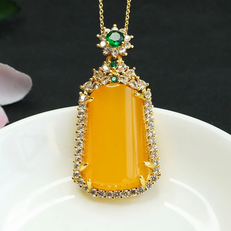 Colar com pingente de ágata Topázio da Nothing Brand Joias. Beleza natural e design exclusivo. Joia elegante e atemporal. — foto 3