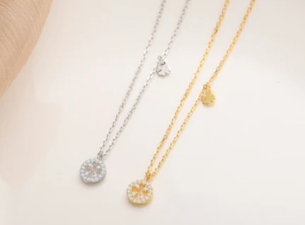Colar feminino de prata S925 com diamante e elemento de trevo, estilo doce e elegante, corrente delicada para realçar o colo. — foto 4