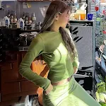 Conjunto de camiseta de manga larga con cuello redondo y falda larga con abertura y patchwork, ideal para un look elegante y cómodo. — foto 20