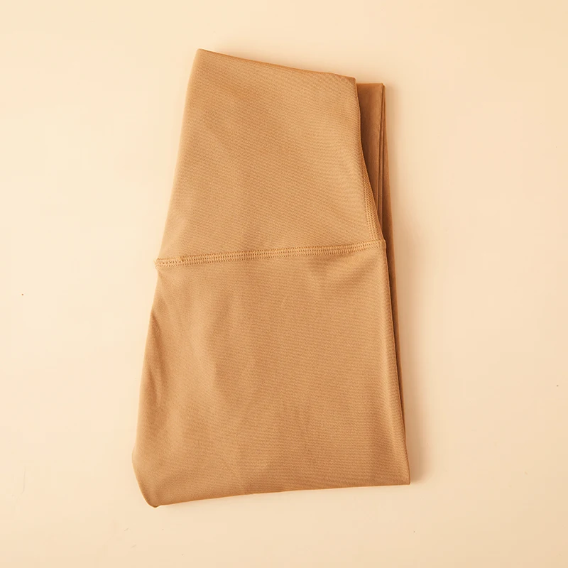 Title 18, Naadloze yoga broek met hoge taille, heupvormen...