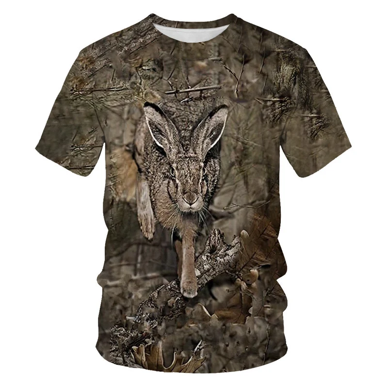 Camiseta masculina de manga curta com estampa de animais camuflados da selva. Perfeita para esportes ao ar livre e uso casual. Confortável e estilosa. — foto 6