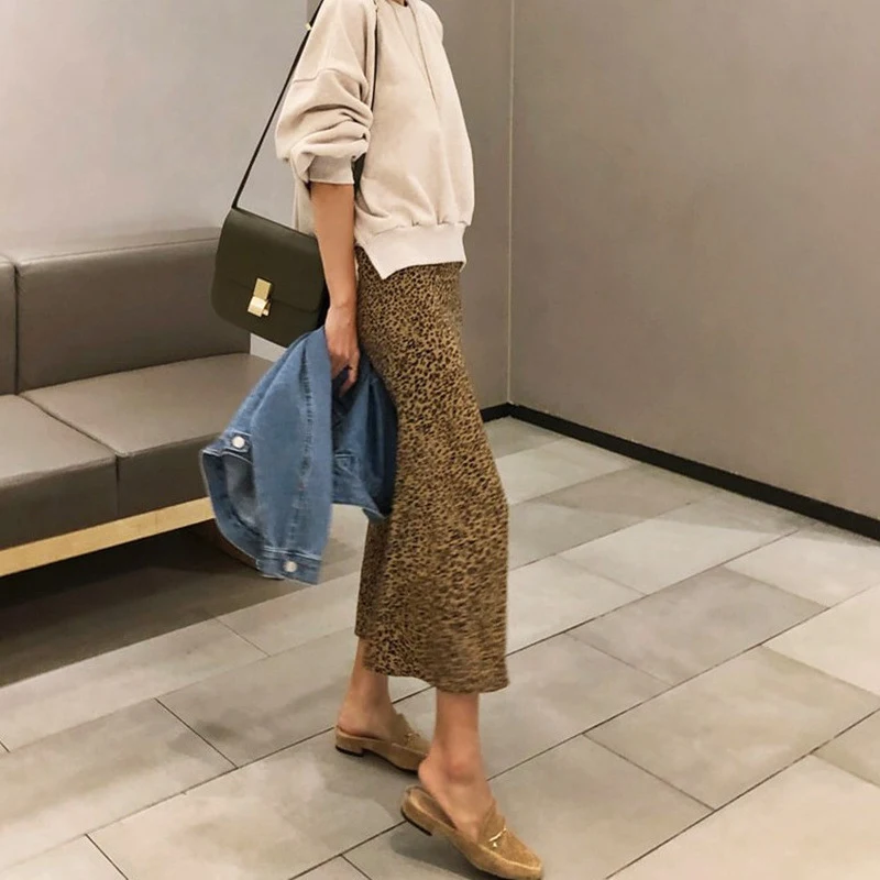 Title 6, High waist leopard print midi skirt. Stylish an...