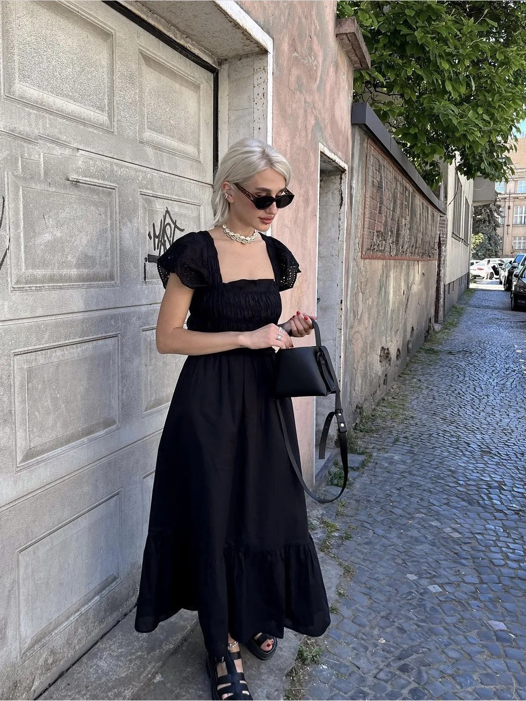 Vestido Romântico Francês Preto com Design nas Costas Elegância Feminina Sofisticada Perfeito para Ocasiões Especiais Conforto e Estilo para Mulheres — foto 5