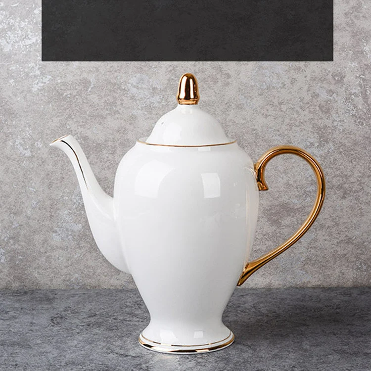 Title 5, Xícara e pires de café em porcelana fina, com d...