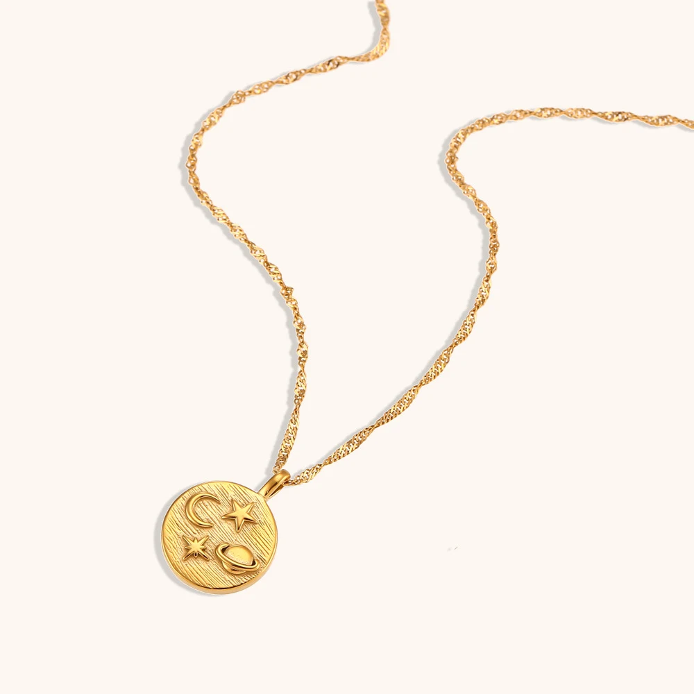 Colar italiano com moeda dupla face Lua Planeta. Use este pingente elegante e misterioso, que evoca o cosmos e seu encanto eterno. — foto 3