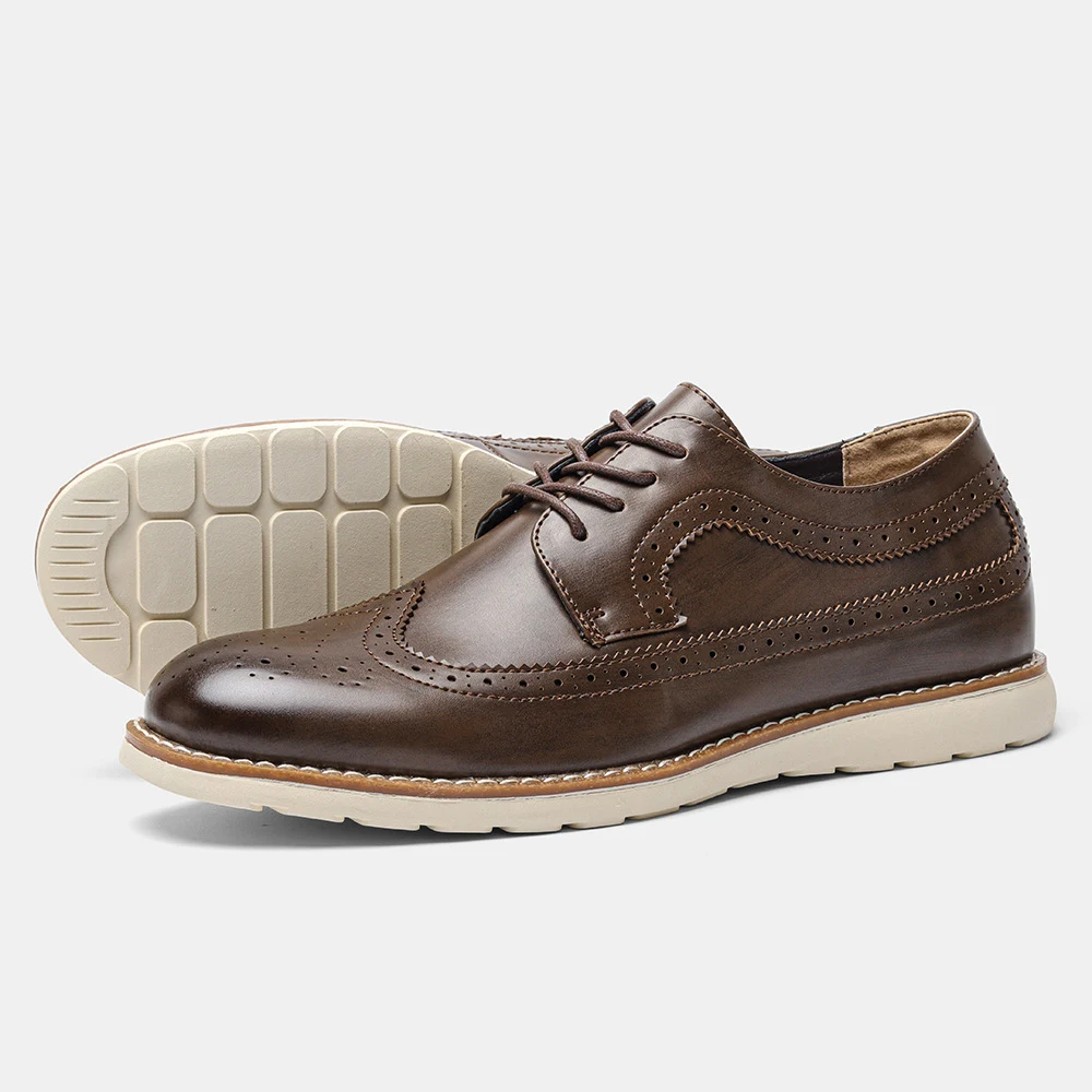 Męskie, ultralekkie, skórzane sneakersy w stylu retro na wiosnę i lato. Wygodne, casualowe buty brogue z miękkiej skóry. — zdjęcie 1