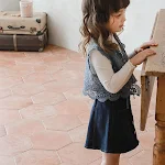 Colete infantil com flores vazadas — foto 7
