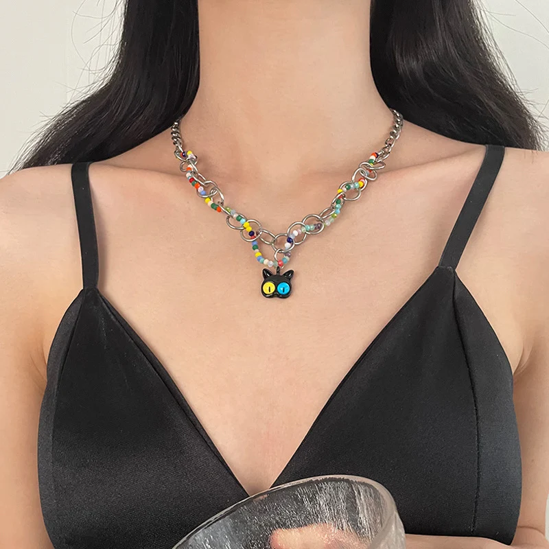 Colar feminino com pingente de gato e anel de contas coloridas, um acessório estiloso e divertido. Perfeito para adicionar um toque de cor e personalidade ao seu look. — foto 6
