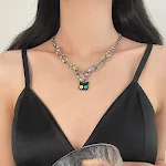 Colar feminino com pingente de gato e anel de contas coloridas, um acessório estiloso e divertido. Perfeito para adicionar um toque de cor e personalidade ao seu look. — foto 6