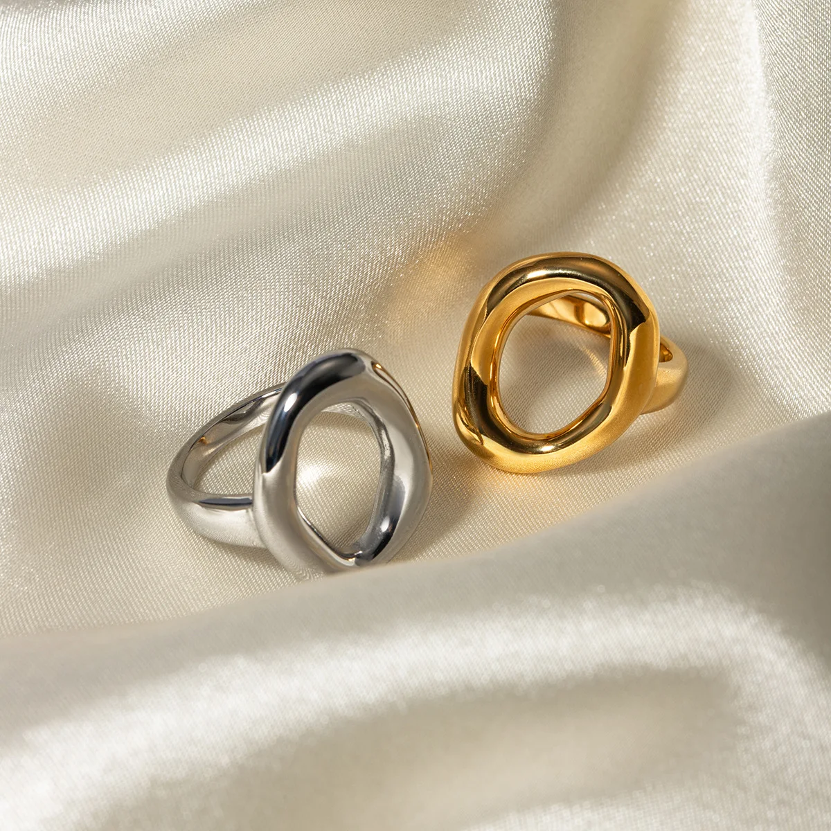 Anel oval vazado em aço inoxidável dourado 18K estilo europeu e americano, perfeito para um toque de sofisticação diário. — foto 11