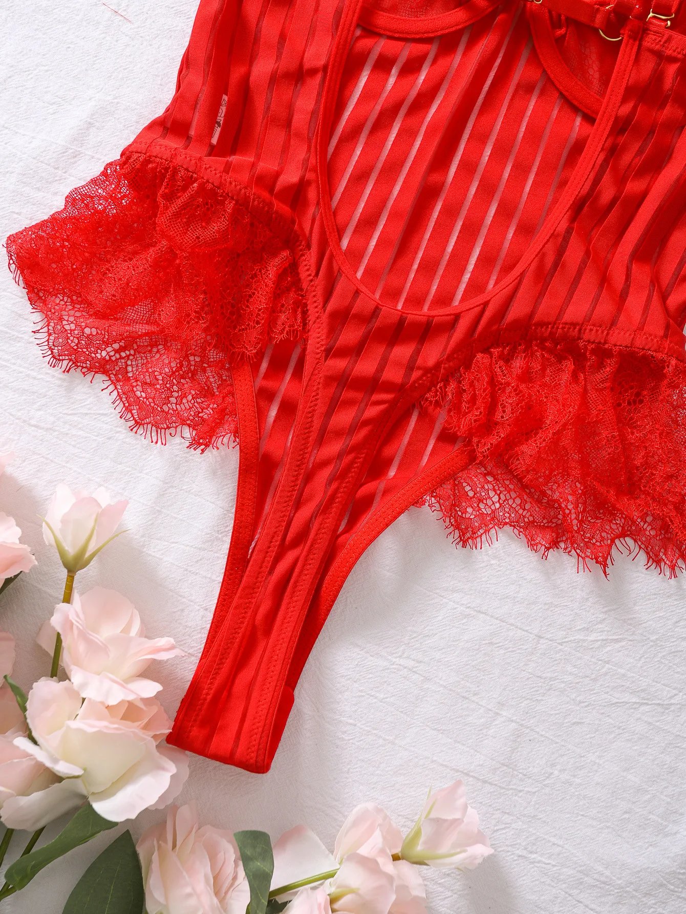 Title 18, Corsets gainants en plumes dos nu en forme de U