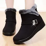Warme katoenen laarzen voor moeders, korte schacht, lage hak en fluwelen voering. Comfortabele winterlaarzen voor dames. — foto 1