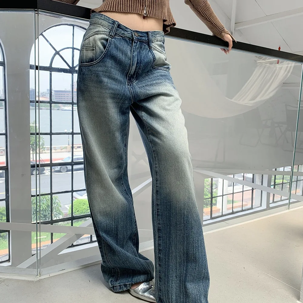 Dames jeans met lage taille, retro, wijde pijpen. Comfortabele vintage jeans voor een casual, moderne look, ideaal voor dagelijks gebruik en vrije tijd. — foto 13