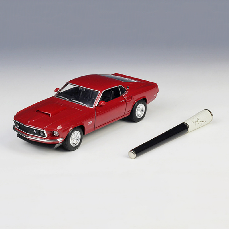 Modelo de Carro de Liga com Personalidade Fashion Adicione estilo à sua coleção. Design elegante e autêntico para entusiastas de carros em miniatura. — foto 5