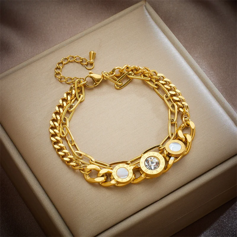 Pulseira de ouro com pingente multicamadas feminina. Elegância e sofisticação em um único acessório. Perfeita para realçar seu pulso. — foto 9