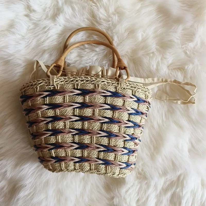 Bolso de mano estilo japonés con asa de ratán de bambú tejido con cuerda de papel, ligero y elegante para un look moderno y natural. — foto 2