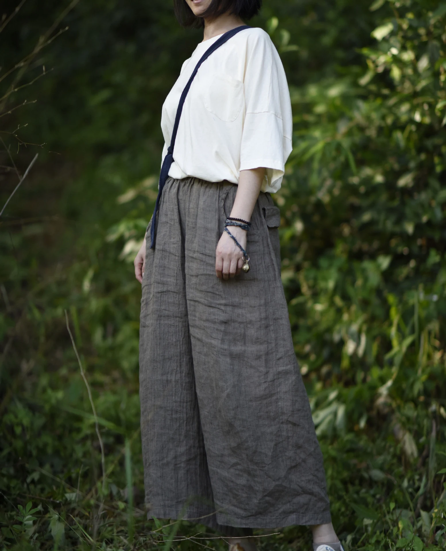Pantalon décontracté ample en lin pour femme, simple et confortable, parfait pour l'été. Léger et respirant, pour un style décontracté. — photo 5