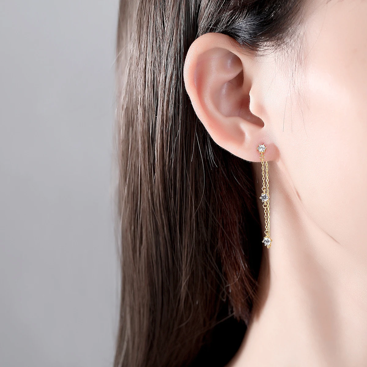 Brincos de borla de prata 925 com zircônia, eardrops e corrente auricular. Design elegante e brilhante para realçar sua beleza e estilo. — foto 7