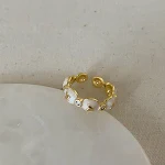 Anel de gotejamento roxo flor de borboleta feminino, design de nicho. Joia elegante e delicada, ideal para mulheres que buscam exclusividade. — foto 4