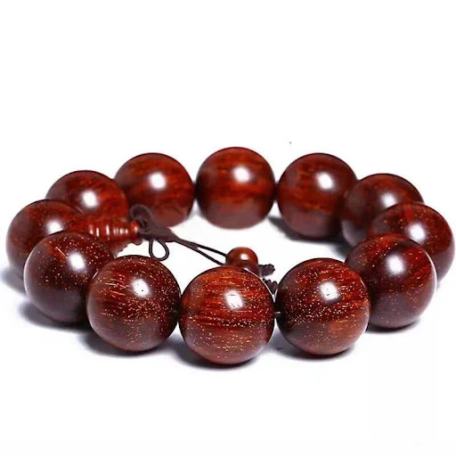 Title 1, Pulseiras de contas budistas