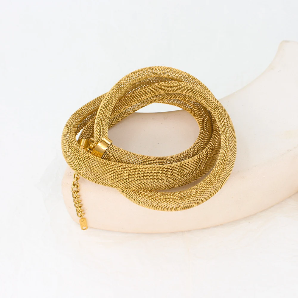 Pulsera gemela de metal enrollado para parejas, diseño elegante y moderno. Un accesorio duradero y significativo para compartir. — foto 3