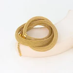 Pulsera gemela de metal enrollado para parejas, diseño elegante y moderno. Un accesorio duradero y significativo para compartir. — foto 3