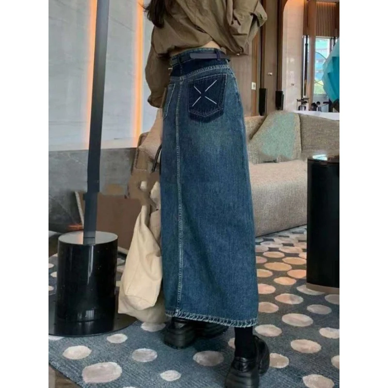 Saia lápis jeans com fenda para mulheres plus size, ideal para trabalho e eventos, modela a silhueta com conforto e estilo. — foto 7