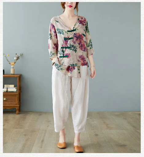 Title 6, T-shirt ampio con scollo a V e fibbia stile Wes...
