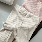 Kinder-Streifenhose für Jungen und Mädchen. Vielseitig kombinierbar, bequem, atmungsaktiv, perfekt für Alltag, Spielplatz und Freizeit. Einfach zu stylen. — foto 5
