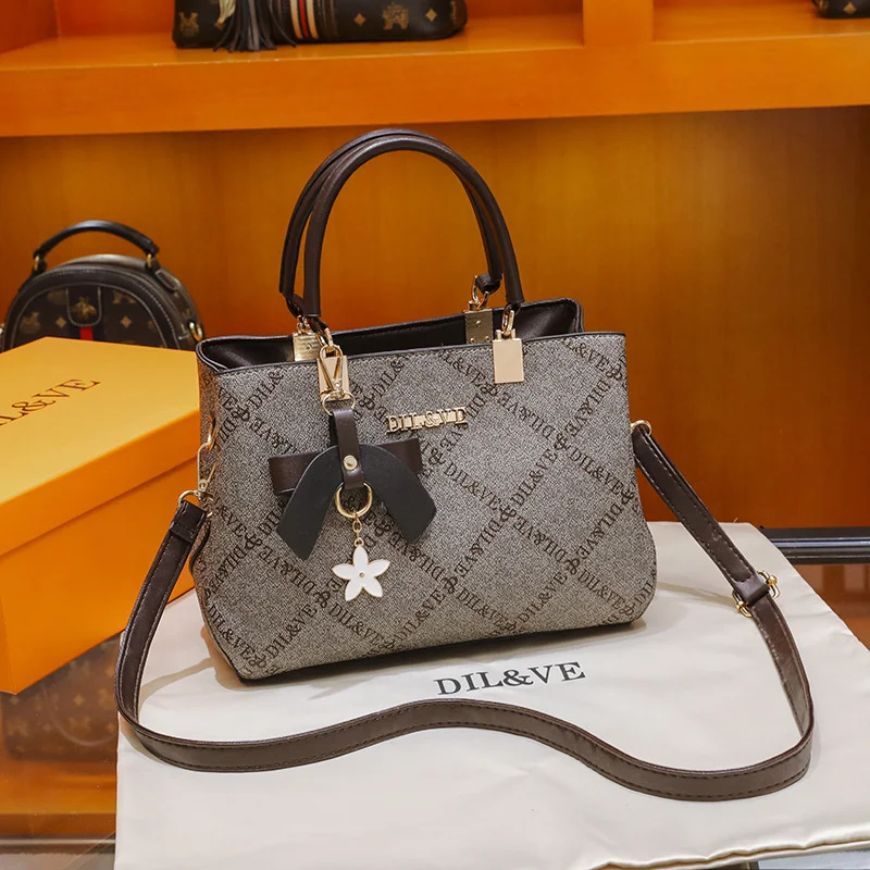 Nuova Borsa a Tracolla Casual Coreana per Donna Design Moderno ed Elegante Perfetta per l'Uso Quotidiano Comoda e Capiente Ideale come Regalo — foto 1