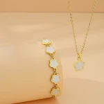 Pulseira e Colar Flor de Cinco Pétalas Conjunto. Venda Quente Cross-border. Kit com 5 Folhas para Sorte e Estilo. Ideal para presentear e usar em qualquer ocasião. — foto 13