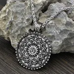 Colar de flores elegante, acessório floral delicado para mulheres. Realce sua beleza natural e complete seu visual com este lindo colar de flores. — foto 5