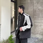 Casaco masculino de algodão com blocos de cores e zíper duplo. Conforto e estilo para o seu dia a dia. Perfeito para um visual moderno e aquecido. — foto 4