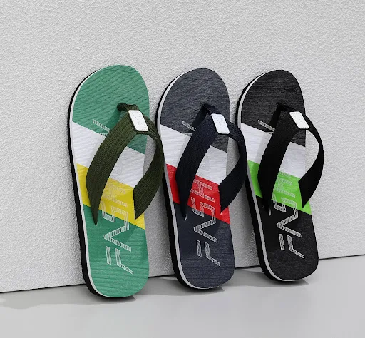 Title 14, Heren zomerslippers met colorblock design. Stij...