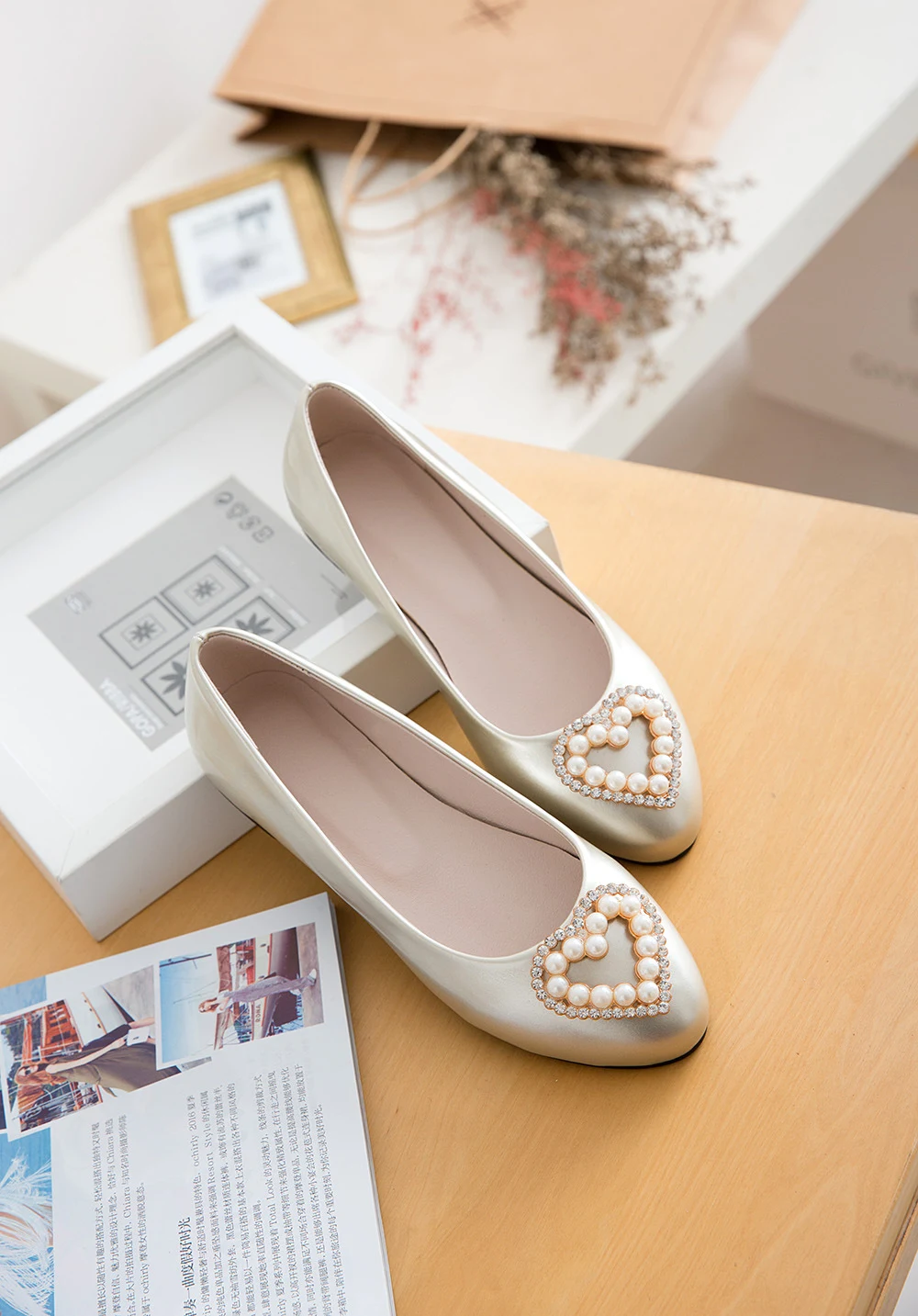 Title 30, New Womens Round Toe Rhinestone Flat Shoes Com...