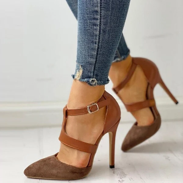 Sandali con tacco alto a punta, fibbia e tallone scavato. Perfetti per un look elegante e femminile, ideali per serate speciali e occasioni importanti. — foto 5