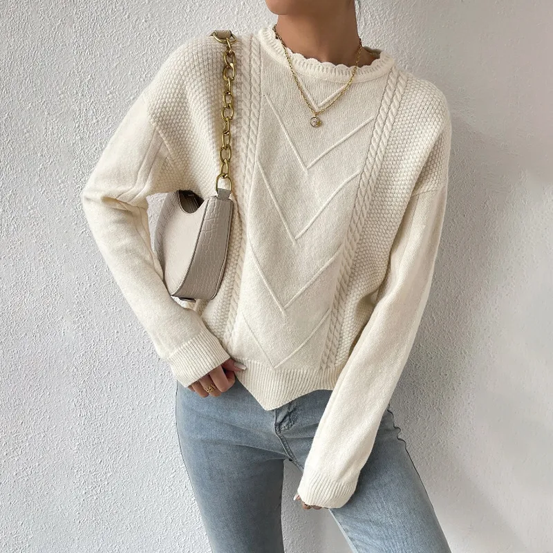 Maglione da donna alla moda con fondo irregolare, per un look elegante e versatile. Perfetto per abbinamenti e outfit moderni. — foto 4