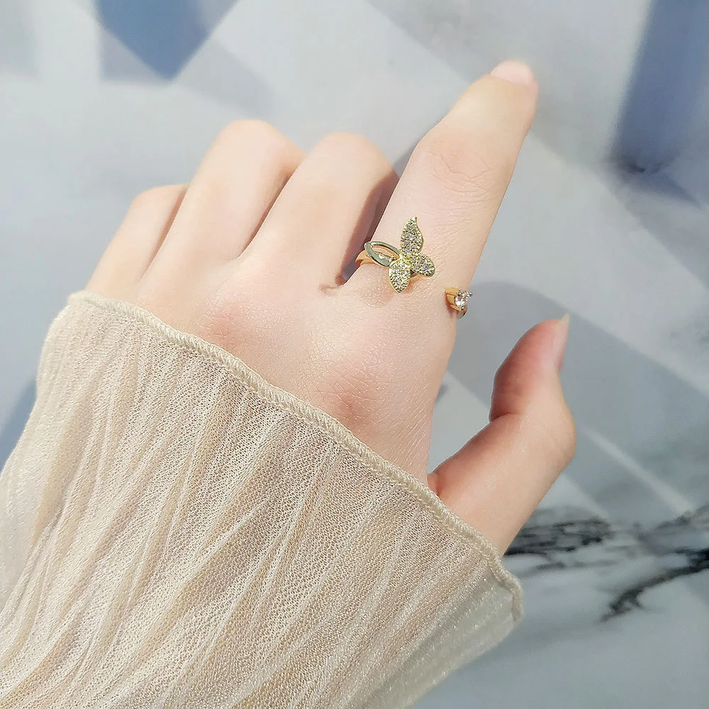 Anel de borboleta tridimensional giratório feminino, moda e elegância em uma peça única. Destaque-se com este acessório charmoso e versátil! — foto 9
