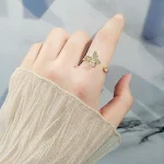 Anel de borboleta tridimensional giratório feminino, moda e elegância em uma peça única. Destaque-se com este acessório charmoso e versátil! — foto 9