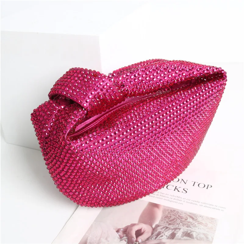 Bolsa de ombro feminina com nó e strass, um acessório charmoso e elegante. Leve seus pertences com estilo e brilho, ideal para diversas ocasiões. — foto 3