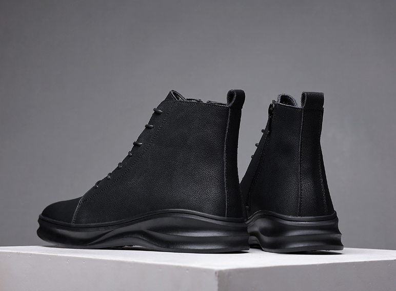 Title 7, Botas Martin pretas de salto baixo com bico red...
