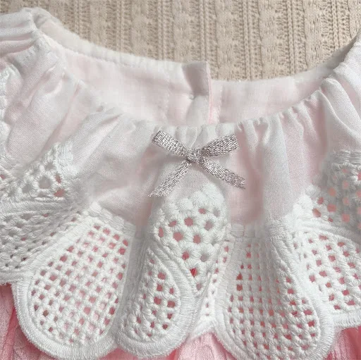 Title 2, Newborn onesie met holle kanten kraag en lange ...
