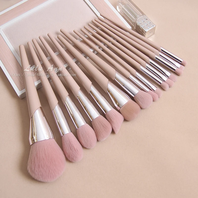 Title 4, Makeup Brush for Loose Powder, High-Gloss, Trim...