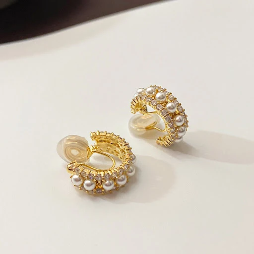 Title 5, Pendientes vintage dorados en forma de C con ci...