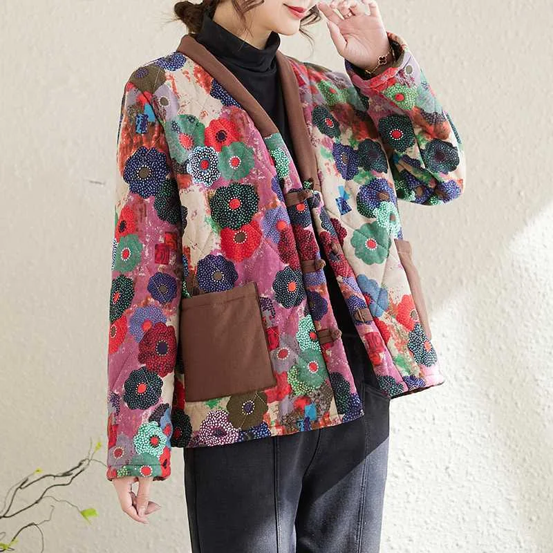 Ethnic style Chinese frog closure cotton-padded jacket for presbyopia. Comfortable, warm winter wear with traditional de — photo 1