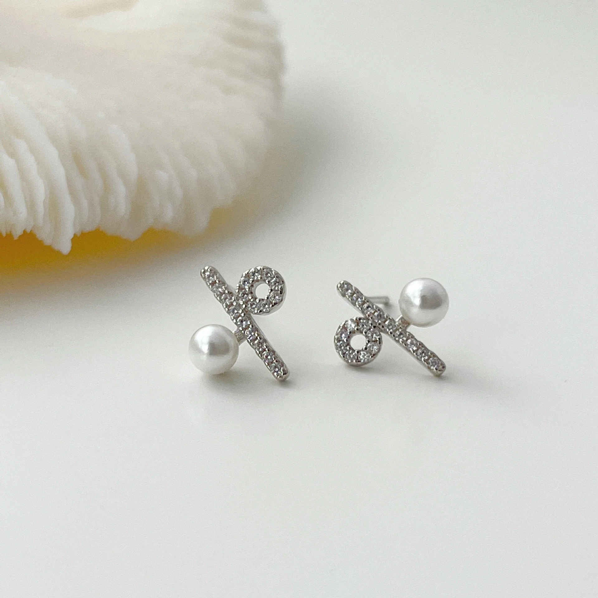 Pendientes para mujer de plata de ley con diseño de nicho, perla de imitación de alta gama, simples y elegantes, perfectos para cualquier ocasión. — foto 1